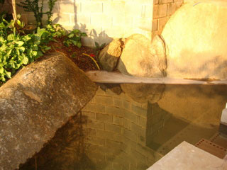 Splash pool alongside the Honeymoon Suite