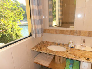 Suite Azul bathroom